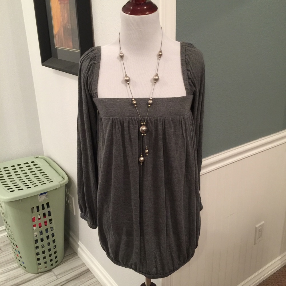 VS grey square neck tunic top